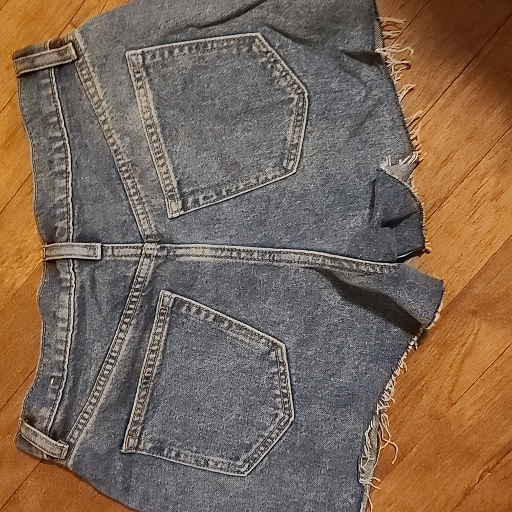 Shorts - Picture 2 of 3